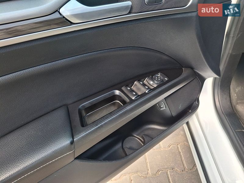 Седан Ford Fusion 2019 в Одесі