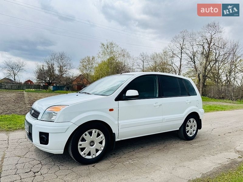 Хэтчбек Ford Fusion 2010 в Ромнах
