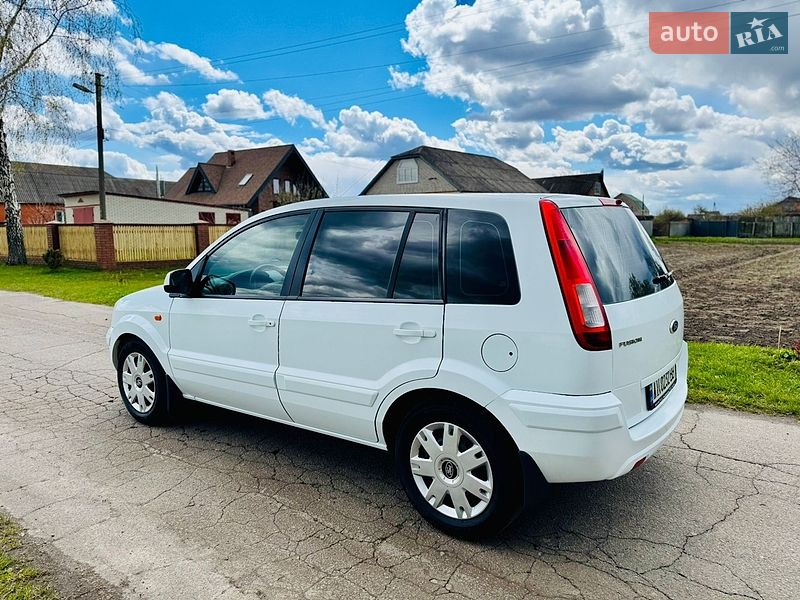 Хэтчбек Ford Fusion 2010 в Ромнах