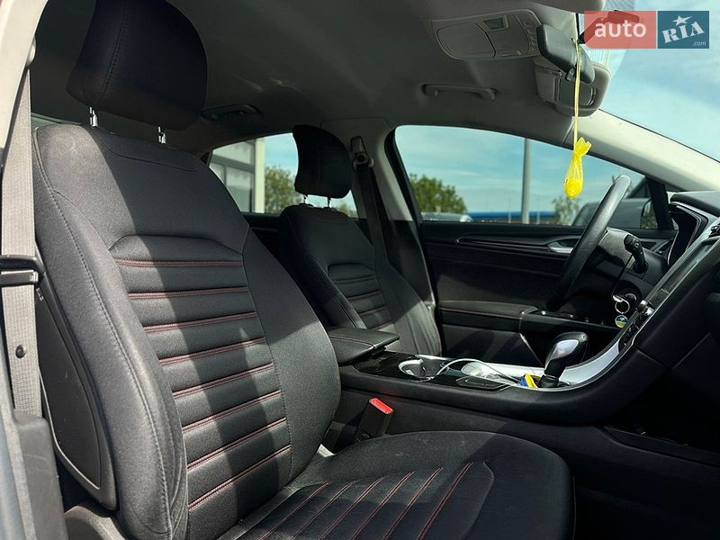 Седан Ford Fusion 2016 в Мукачевому
