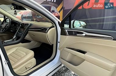 Седан Ford Fusion 2012 в Стрию