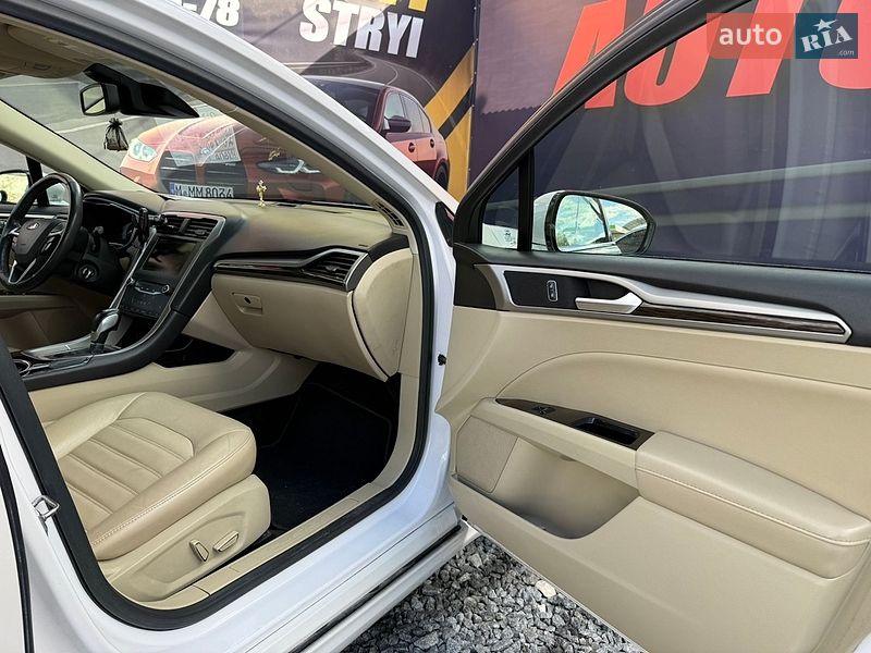 Седан Ford Fusion 2012 в Стрию