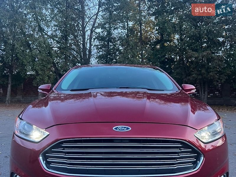 Седан Ford Fusion 2015 в Ужгороді