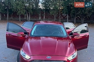 Седан Ford Fusion 2015 в Ужгороді