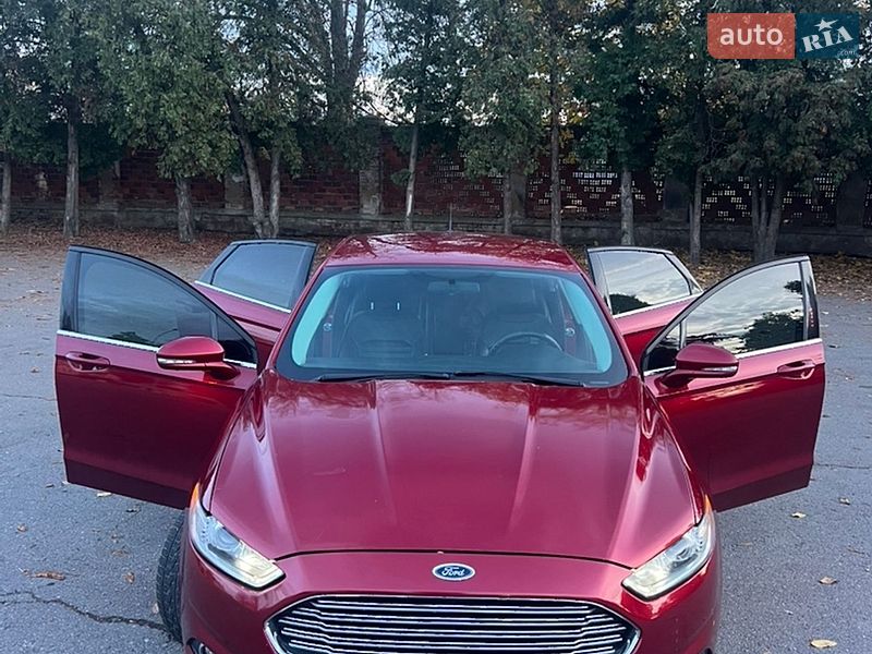 Седан Ford Fusion 2015 в Ужгороді