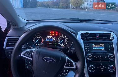 Седан Ford Fusion 2015 в Ужгороді