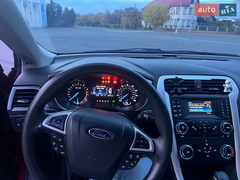 Седан Ford Fusion 2015 в Ужгороді