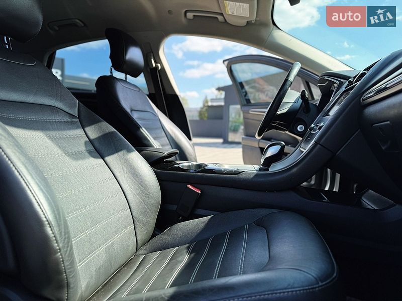 Седан Ford Fusion 2014 в Львове