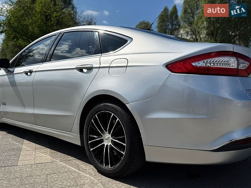 Седан Ford Fusion 2014 в Львове