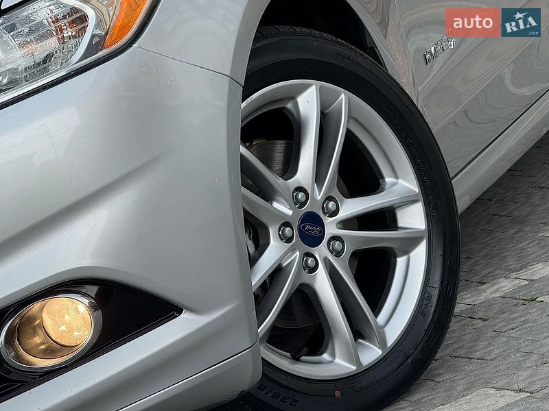 Седан Ford Fusion 2016 в Дрогобичі