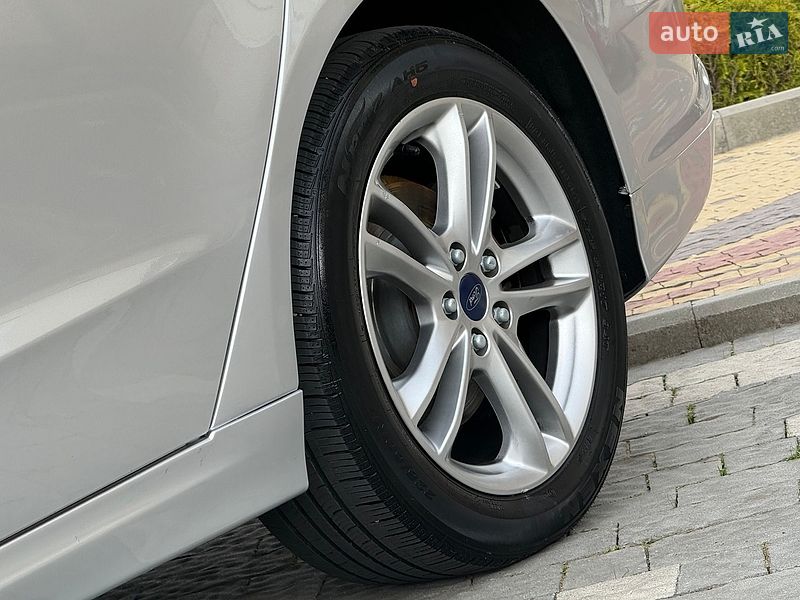 Седан Ford Fusion 2016 в Дрогобичі