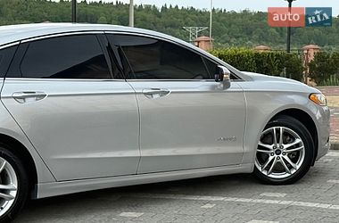 Седан Ford Fusion 2016 в Дрогобичі