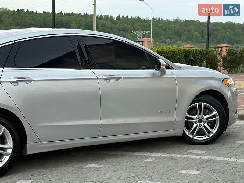 Седан Ford Fusion 2016 в Дрогобичі