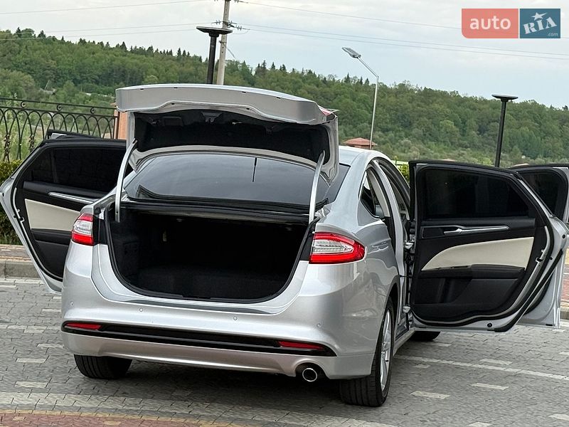 Седан Ford Fusion 2016 в Дрогобичі