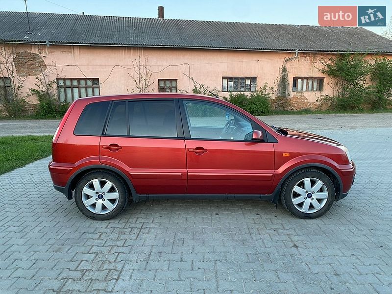 Хэтчбек Ford Fusion 2006 в Косове