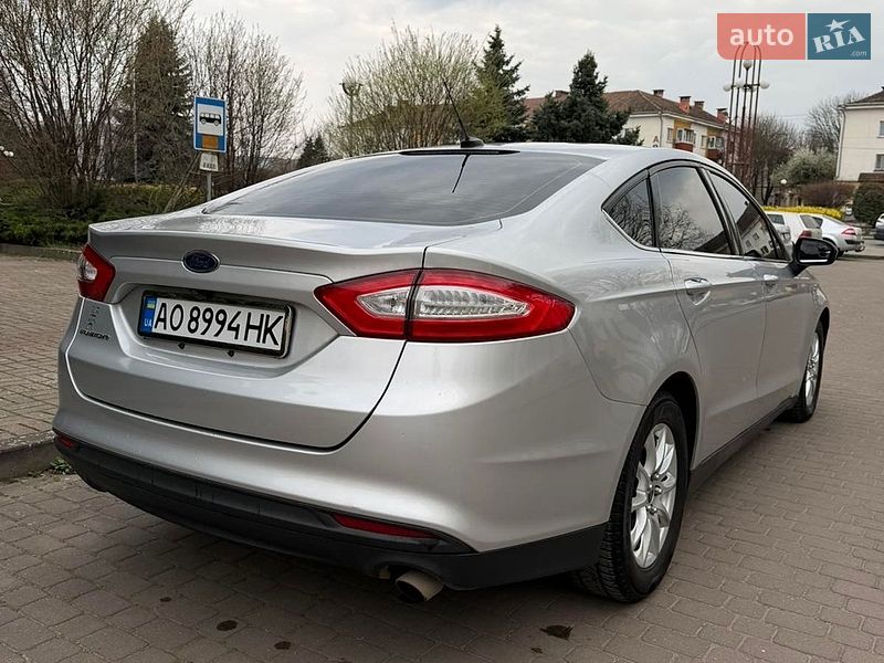 Седан Ford Fusion 2015 в Ужгороде