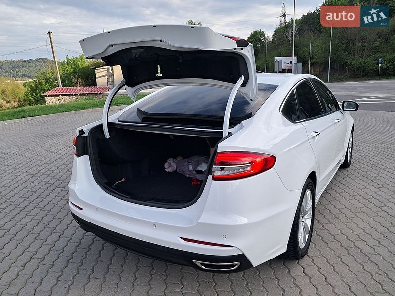 Седан Ford Fusion 2019 в Могилев-Подольске