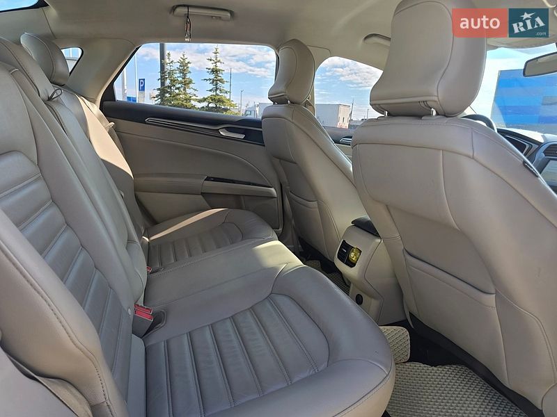 Седан Ford Fusion 2017 в Львові