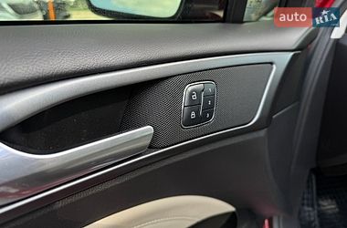 Седан Ford Fusion 2016 в Умані