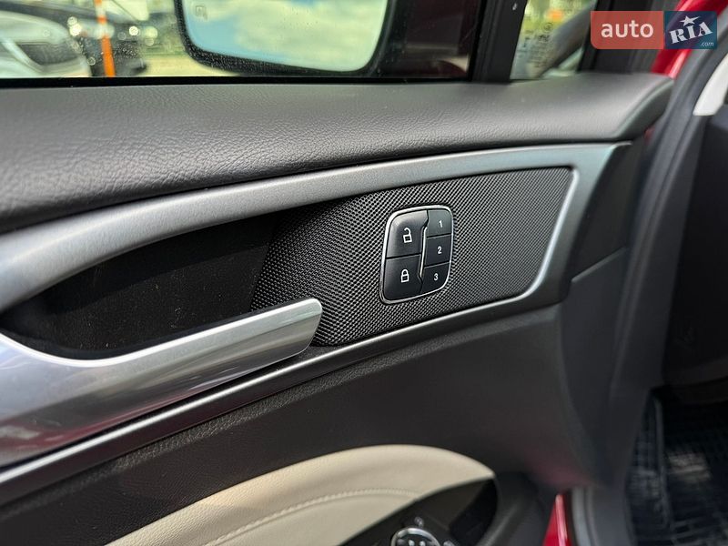 Седан Ford Fusion 2016 в Умані