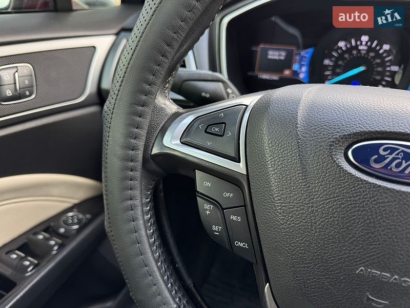 Седан Ford Fusion 2016 в Умані