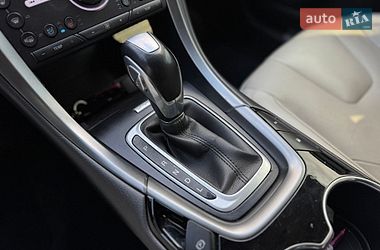 Седан Ford Fusion 2016 в Умані
