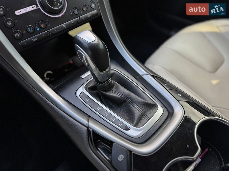 Седан Ford Fusion 2016 в Умані