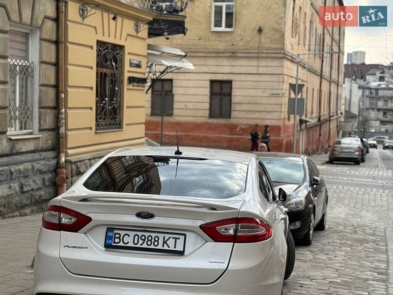 Седан Ford Fusion 2013 в Львові