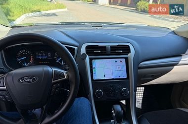 Седан Ford Fusion 2016 в Гореничах