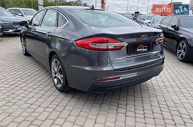 Седан Ford Fusion 2019 в Львове