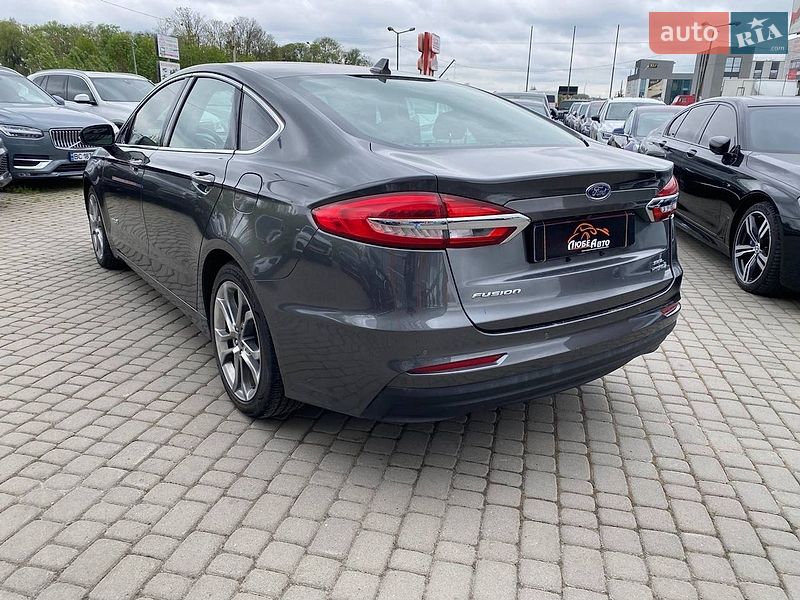Седан Ford Fusion 2019 в Львове
