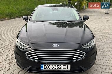 Седан Ford Fusion 2019 в Львове