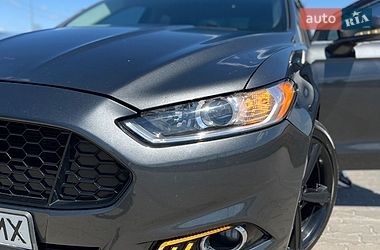 Седан Ford Fusion 2015 в Буську
