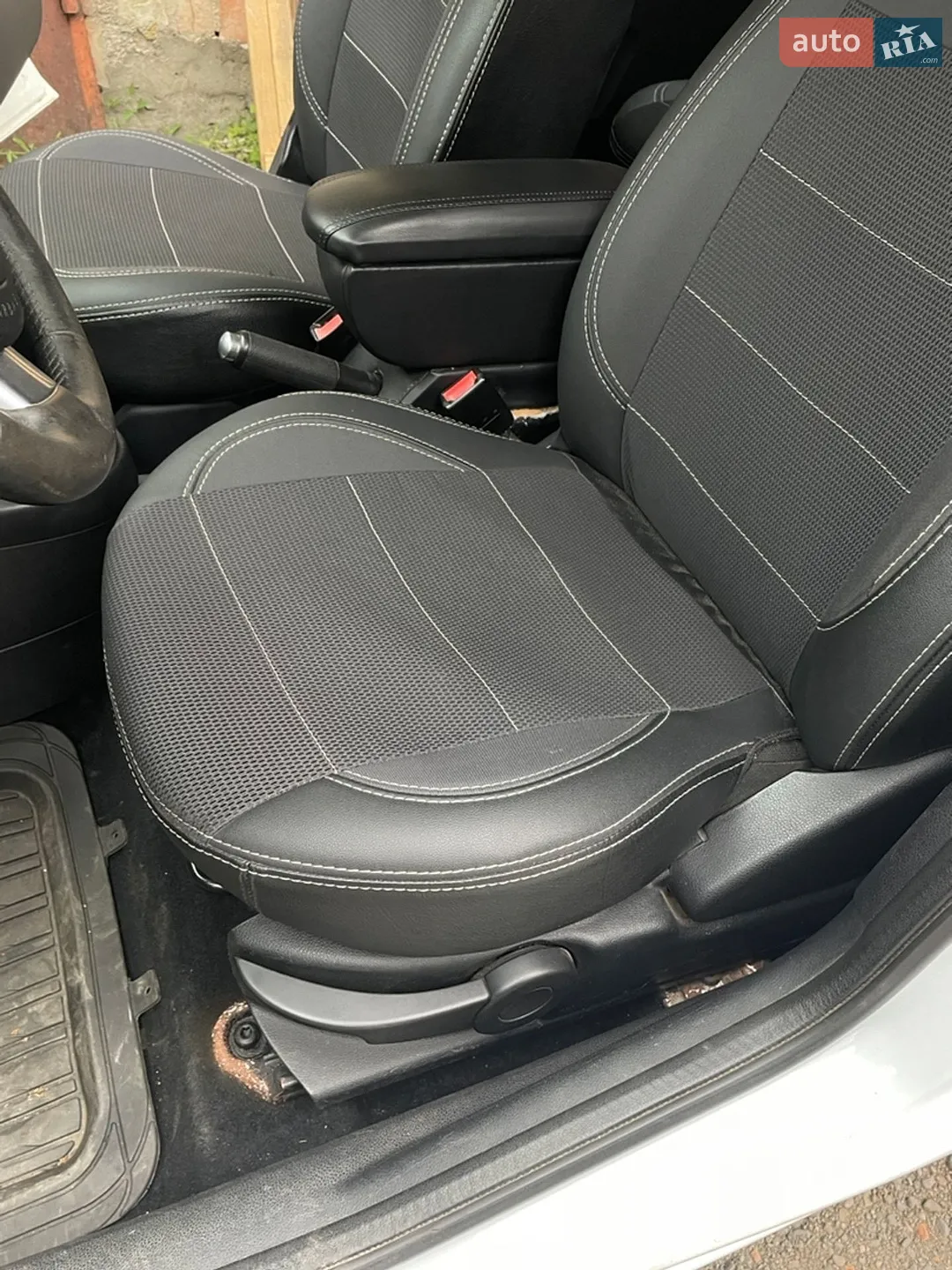 2011 Ford Fusion - мініатюра 32