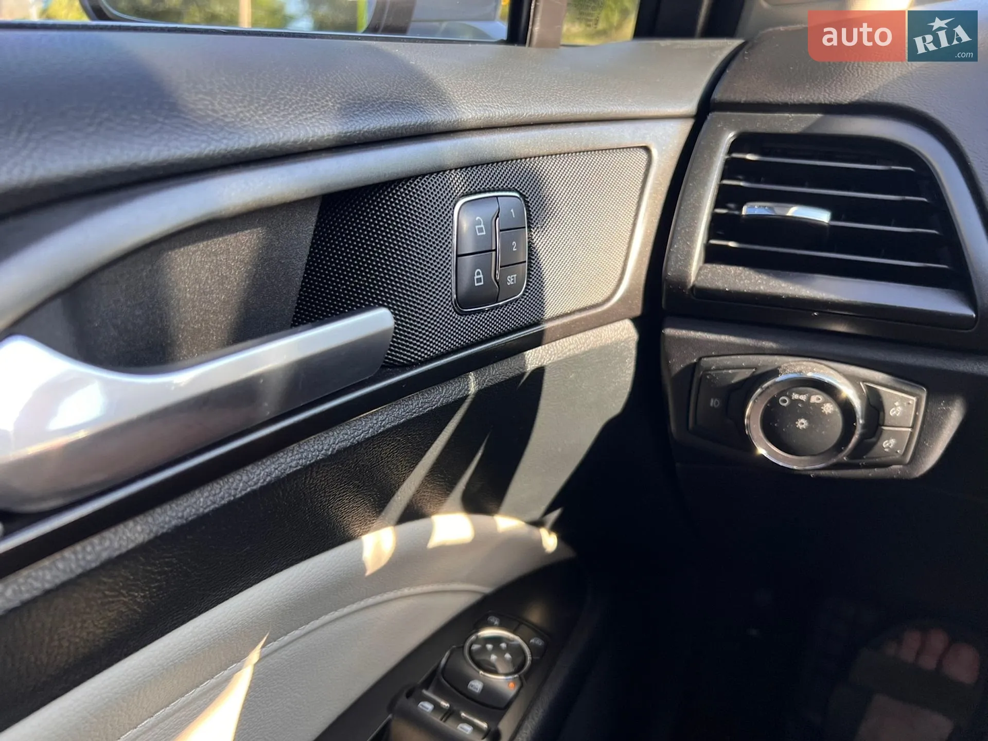 2016 Ford Fusion - мініатюра 33