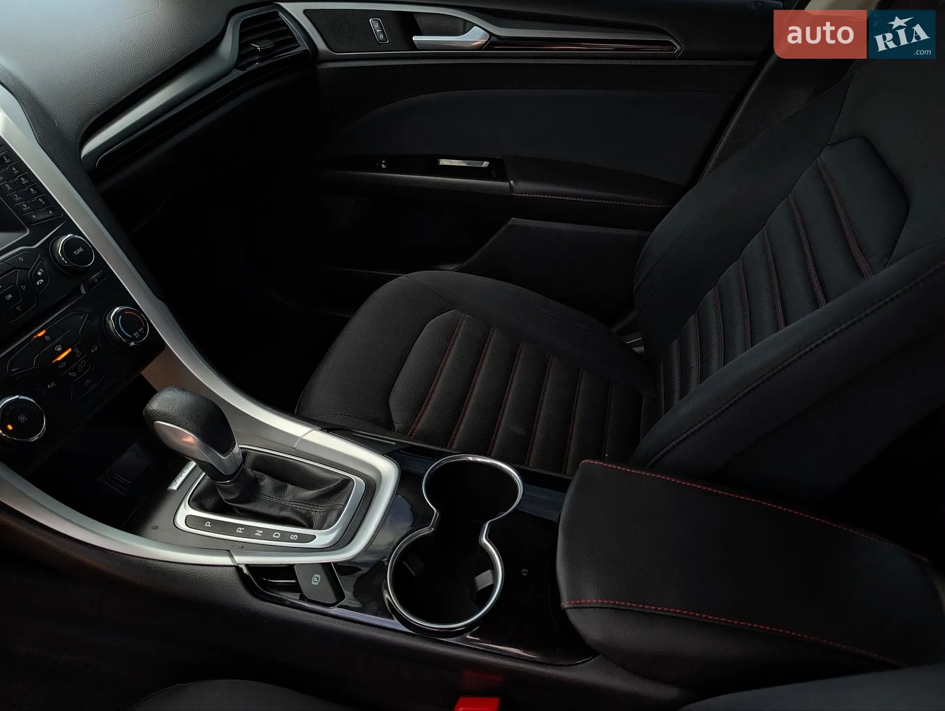 2016 Ford Fusion - мініатюра 26