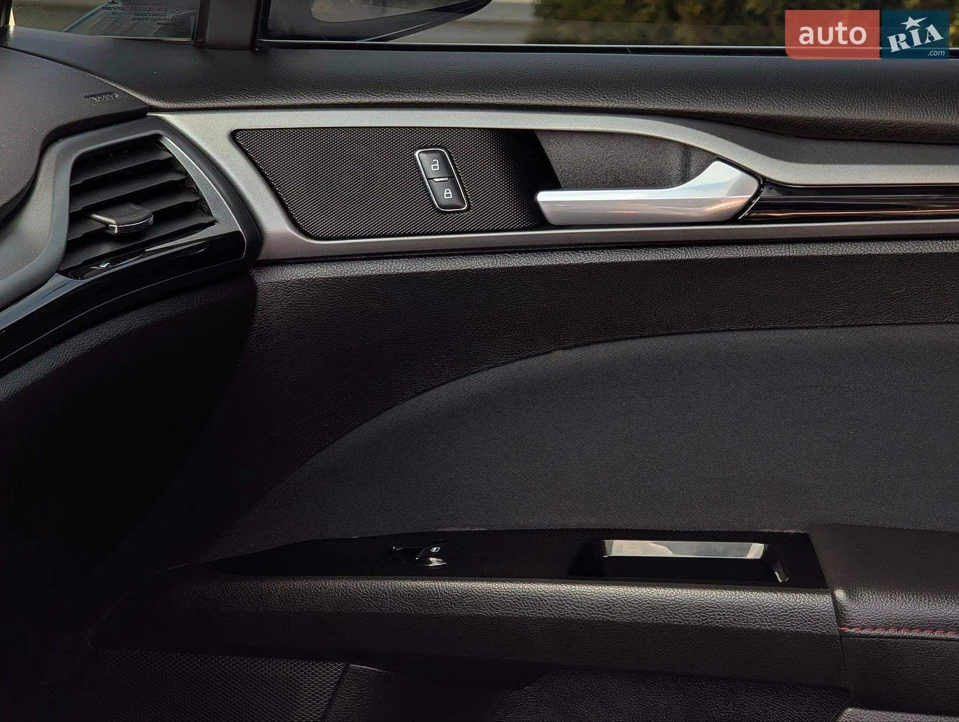 2016 Ford Fusion - мініатюра 28