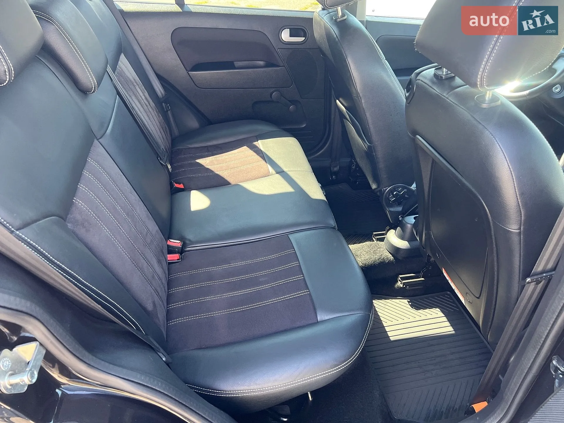 2010 Ford Fusion - мініатюра 24