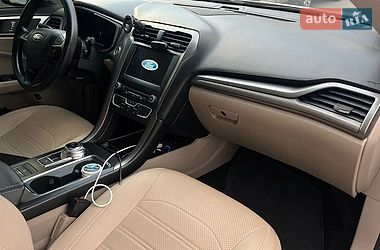 Седан Ford Fusion 2017 в Смілі