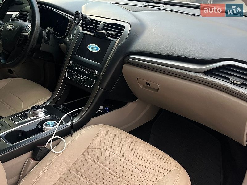 Седан Ford Fusion 2017 в Смілі