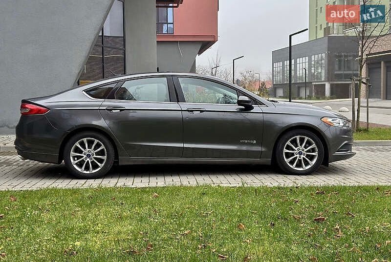 Седан Ford Fusion 2016 в Львове