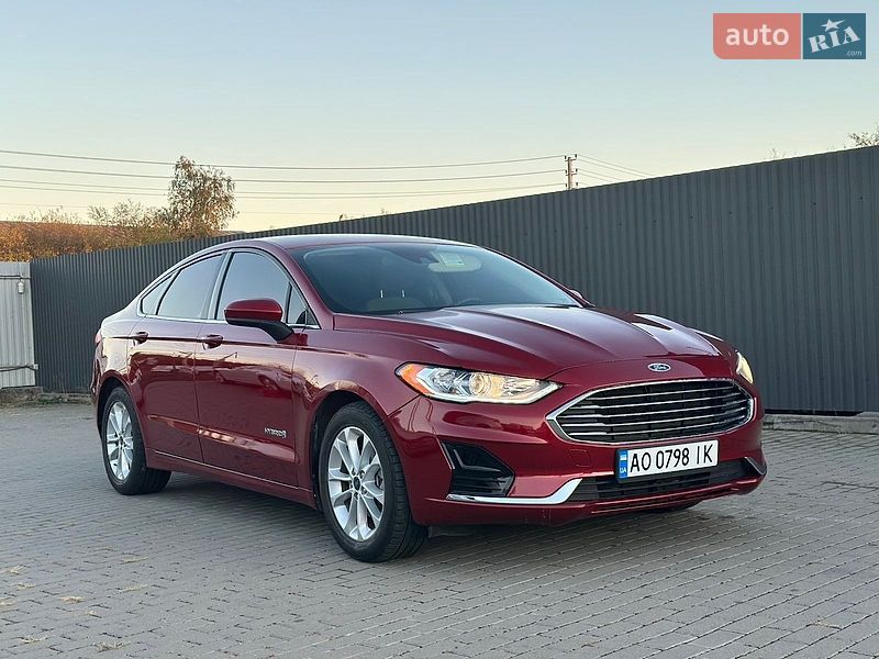 Седан Ford Fusion 2019 в Ужгороде