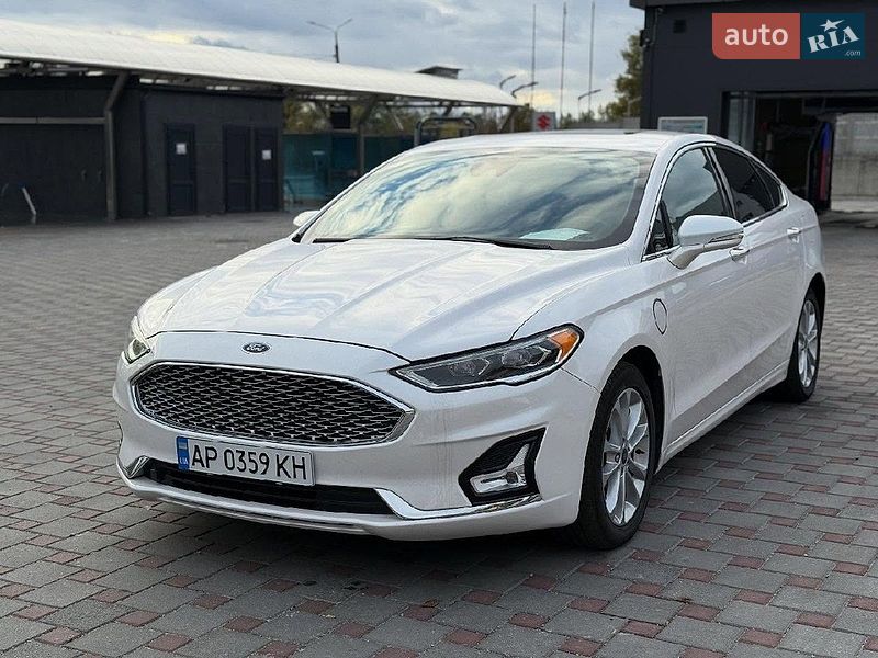 Седан Ford Fusion 2019 в Львові