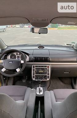 Минивэн Ford Galaxy 2005 в 