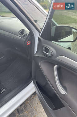 Минивэн Ford Galaxy 2011 в 