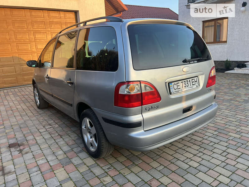 Минивэн Ford Galaxy 2004 в Новоселице