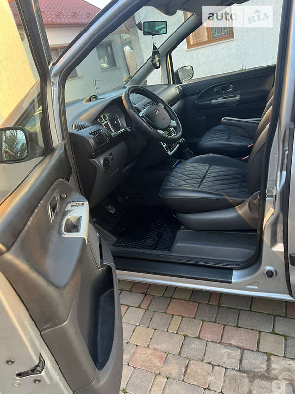 Минивэн Ford Galaxy 2004 в Новоселице