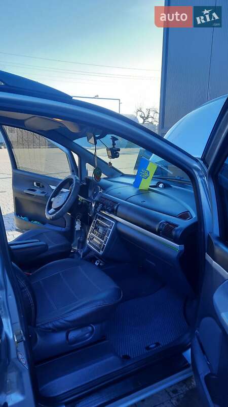 Мінівен Ford Galaxy 2004 в Ужгороді