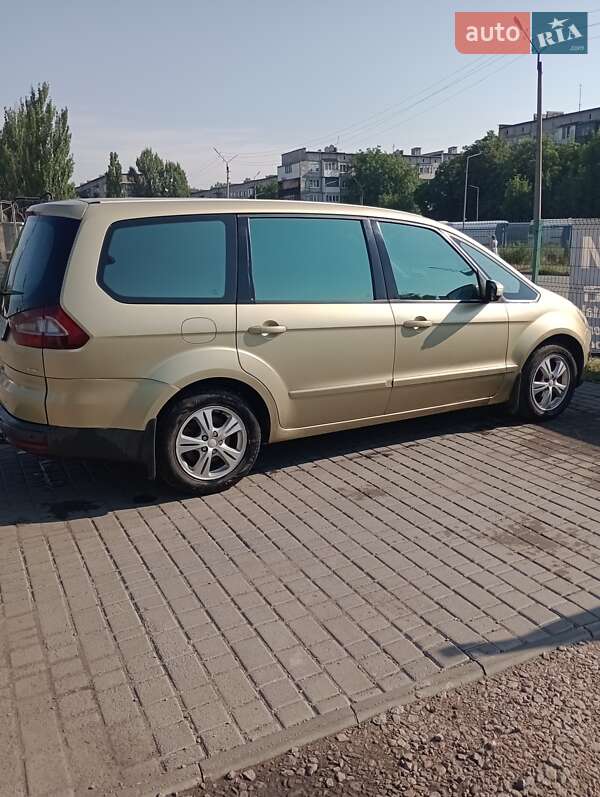 Минивэн Ford Galaxy 2006 в 