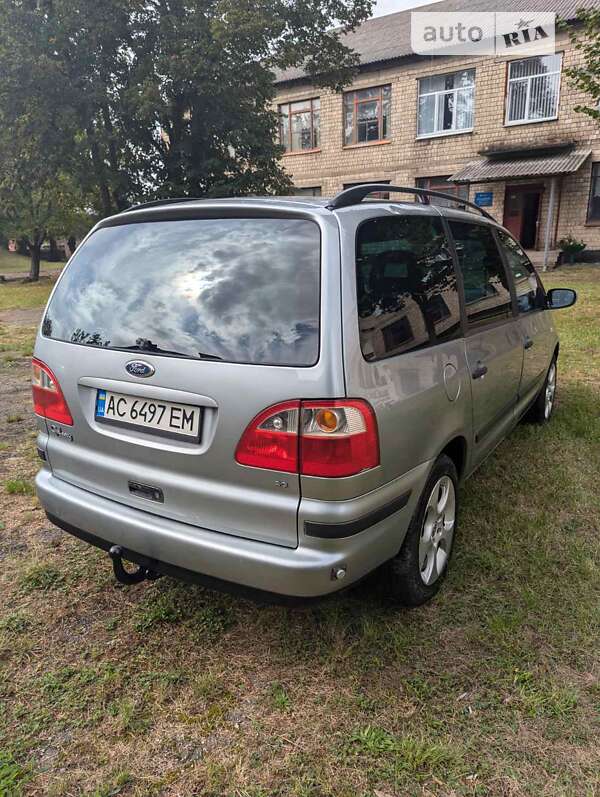 Минивэн Ford Galaxy 2005 в Хотине